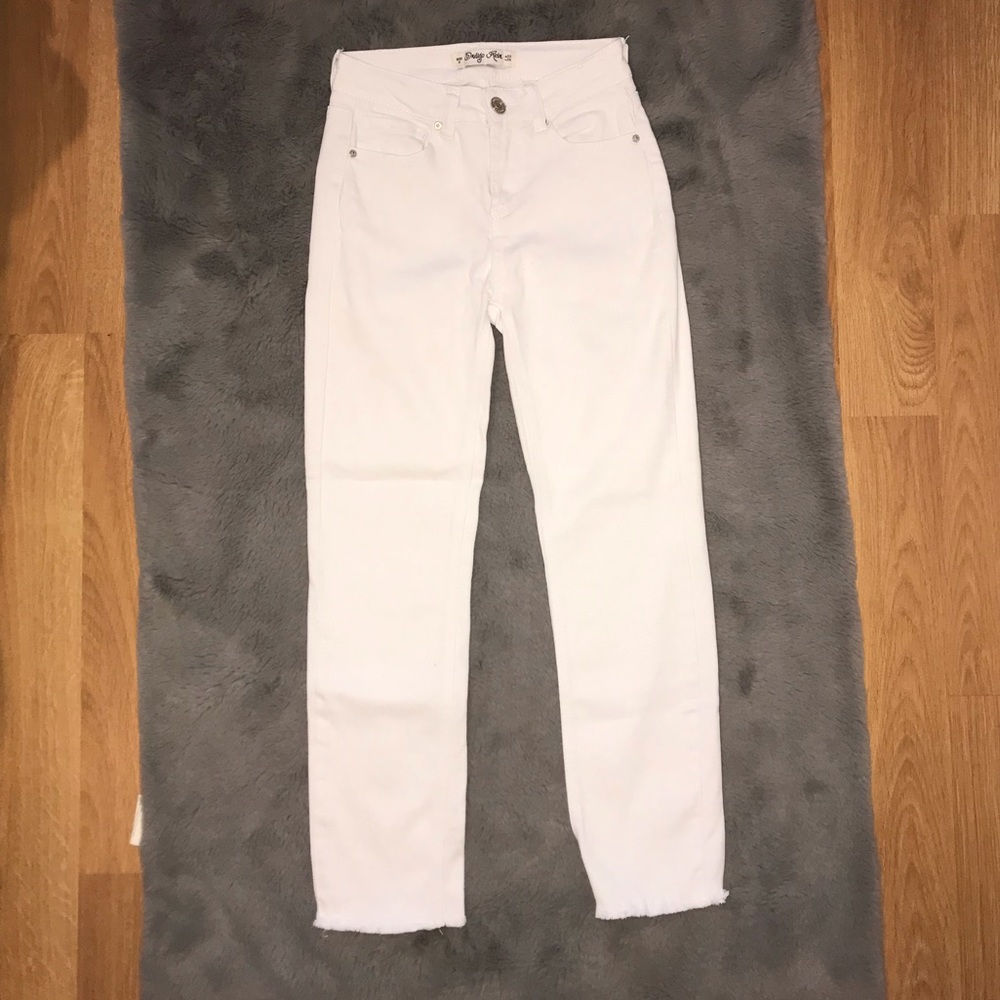Brand:Indigo Rein, Size:0, Width:23 & Length:26, Color: white